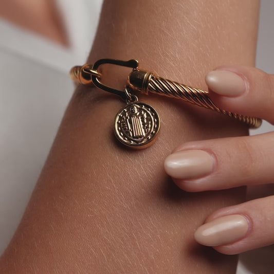 Bracelete Pingente São Bento Banhado em Ouro 18K